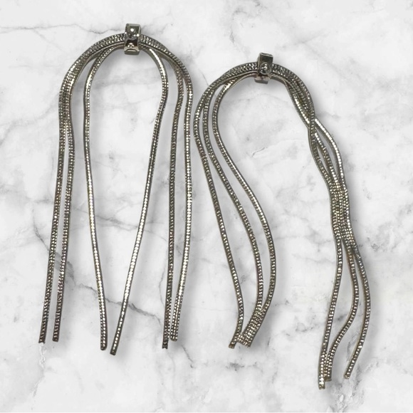 🆕GUESS Silver Dangle Earrings - Picture 3 of 13